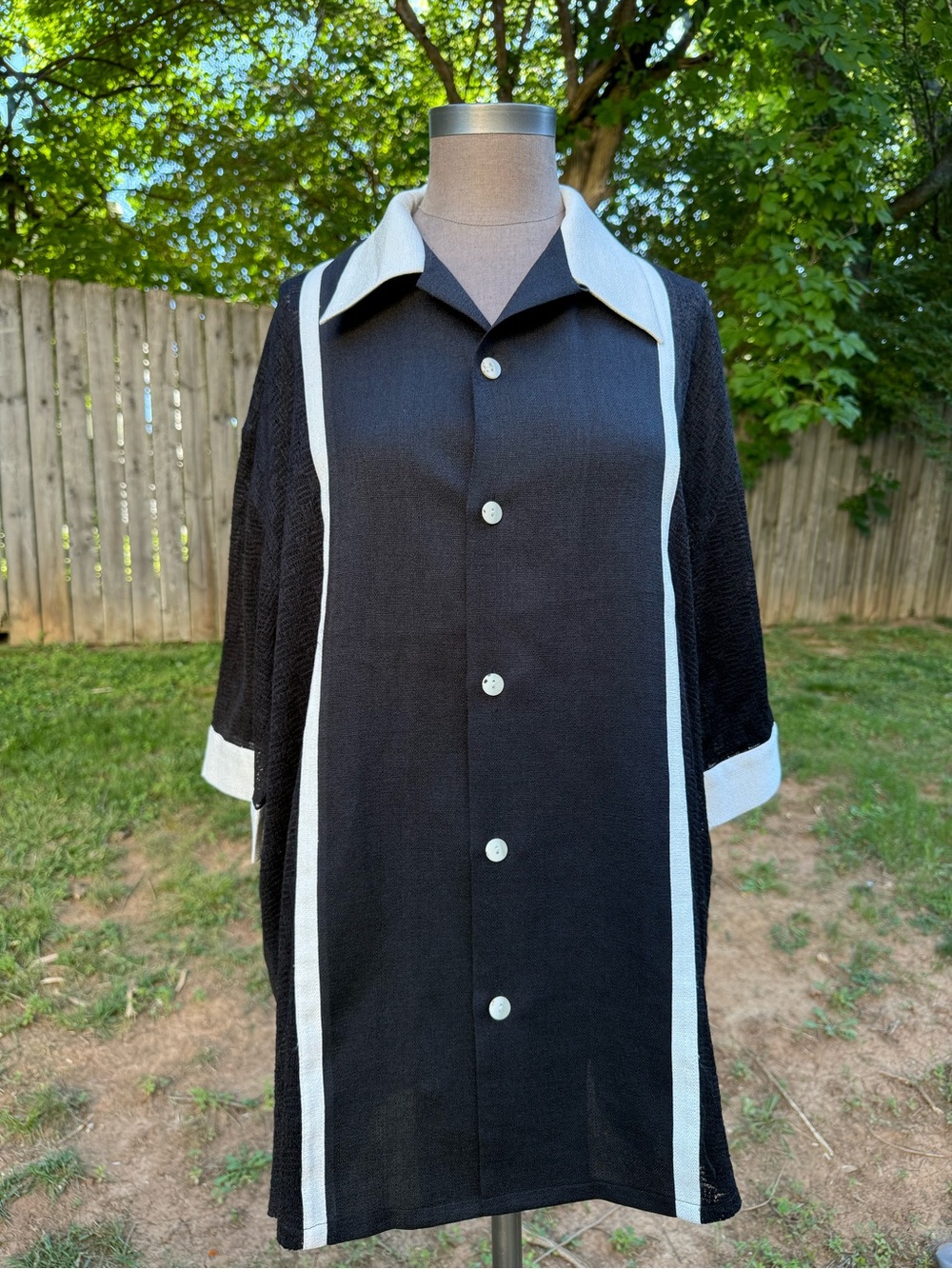 Silver silk Men’s Black and White Button-Up